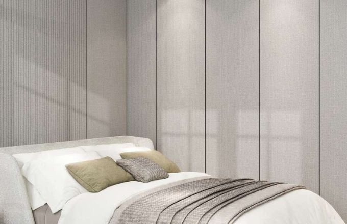 Panel Decorativo WPC Liso tipo tela, tono San Francisco Taupe, con molduras en recamara